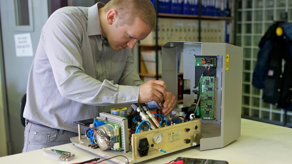 LABOCHEMA offers servicing maintenance and repairs of your equipment 1280x720 1